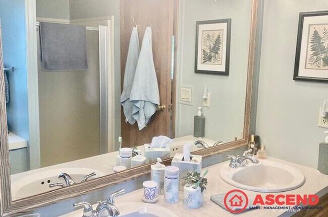 Building Photo - Charming 3-Bedroom, 2-Bath Home Available in Wofford Heights, CA