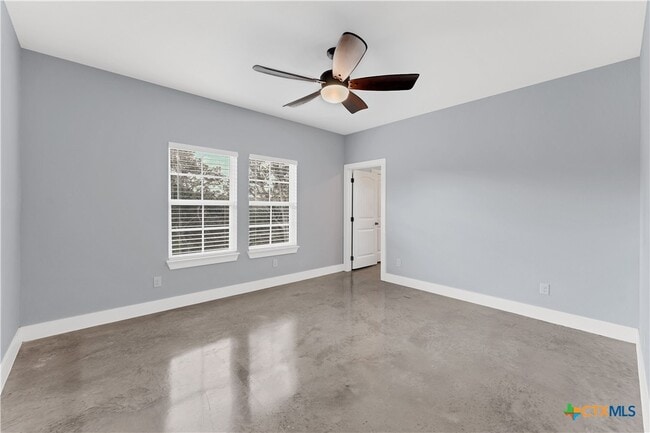 Building Photo - 1355 Estate Dr