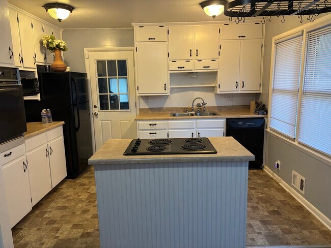 Building Photo - 12500 E 53 St