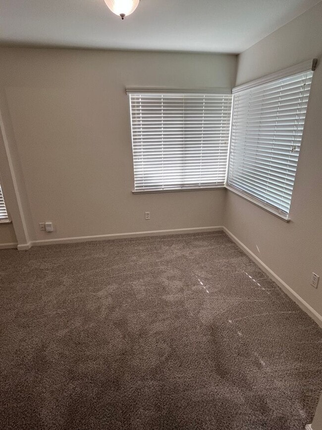 Building Photo - NICE UPDATED HOME IN SACRAMENTO!!