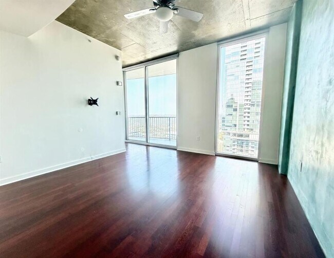 Building Photo - 360 Nueces St