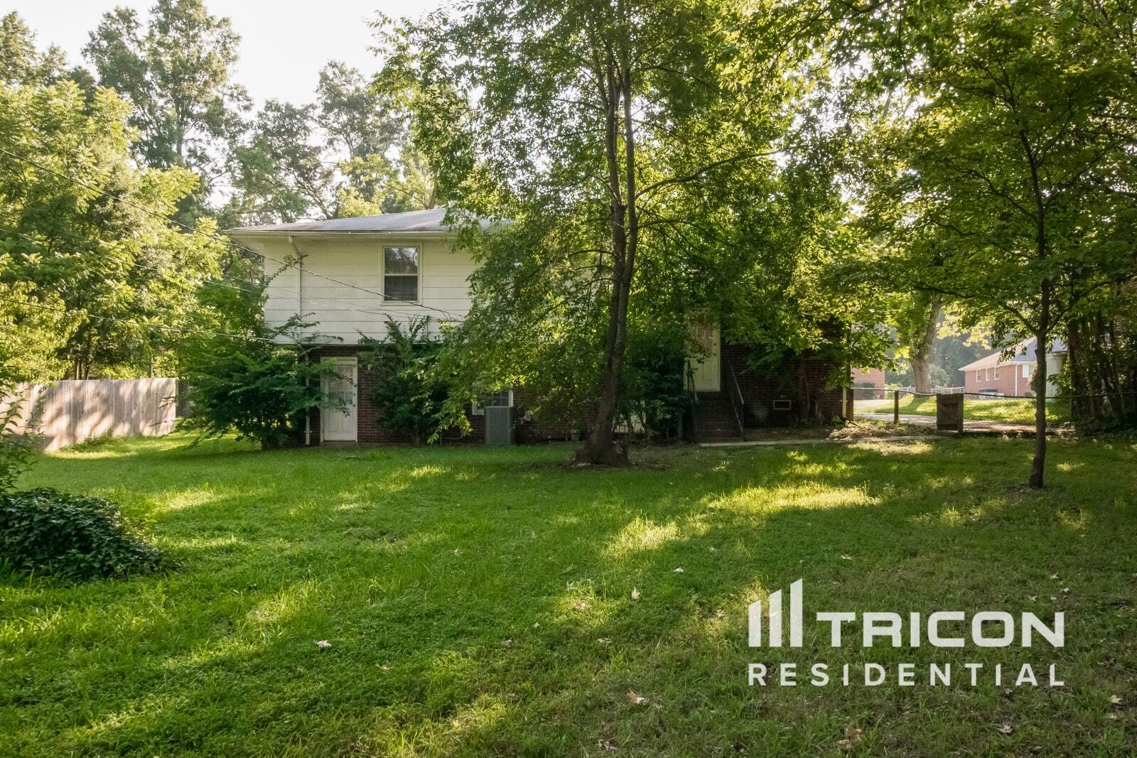 Building Photo - 4200 Gladstone Ln