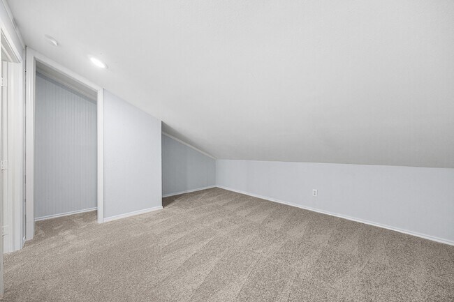 Building Photo - 2926 Meadowcreek Dr