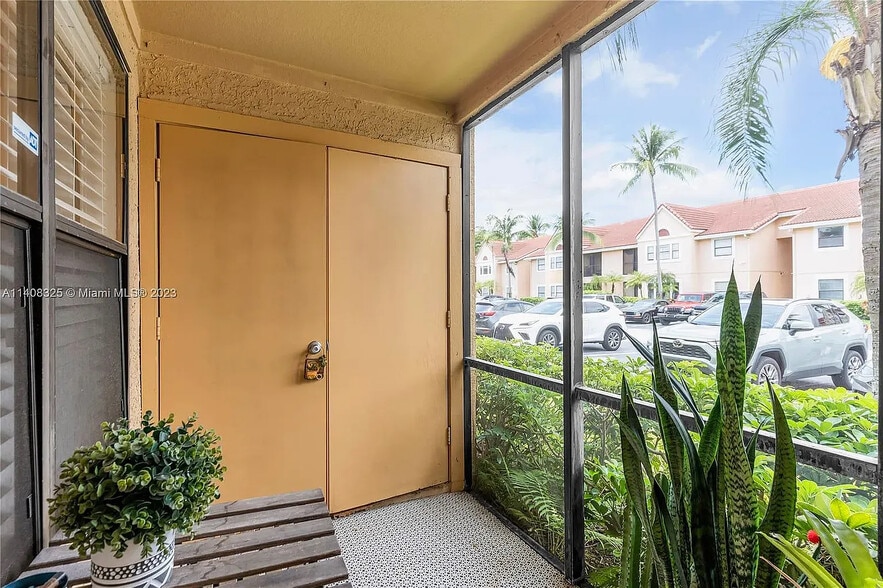 Building Photo - 10441 SW 156th Ct