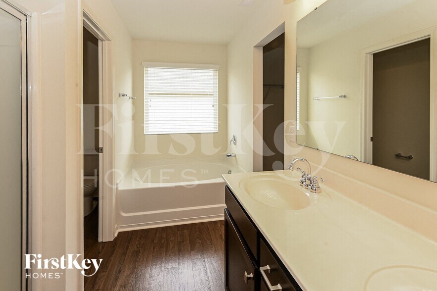 Building Photo - 153 Hidden Lakes Rd