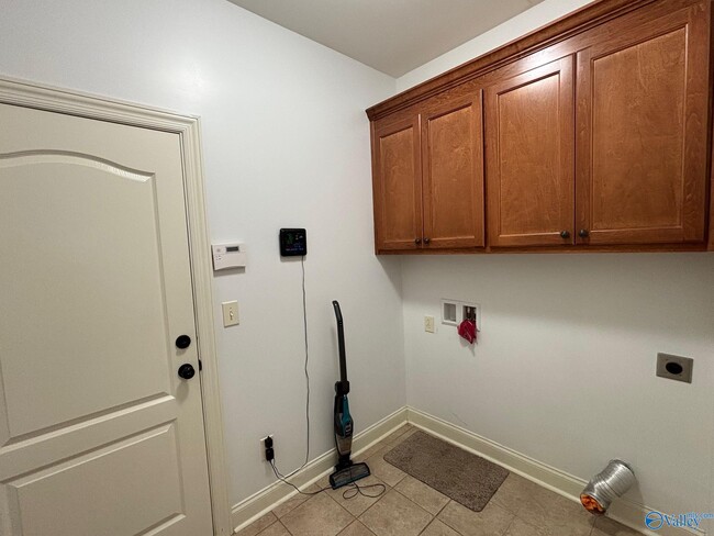 Building Photo - 15110 Lakeside Trail SW