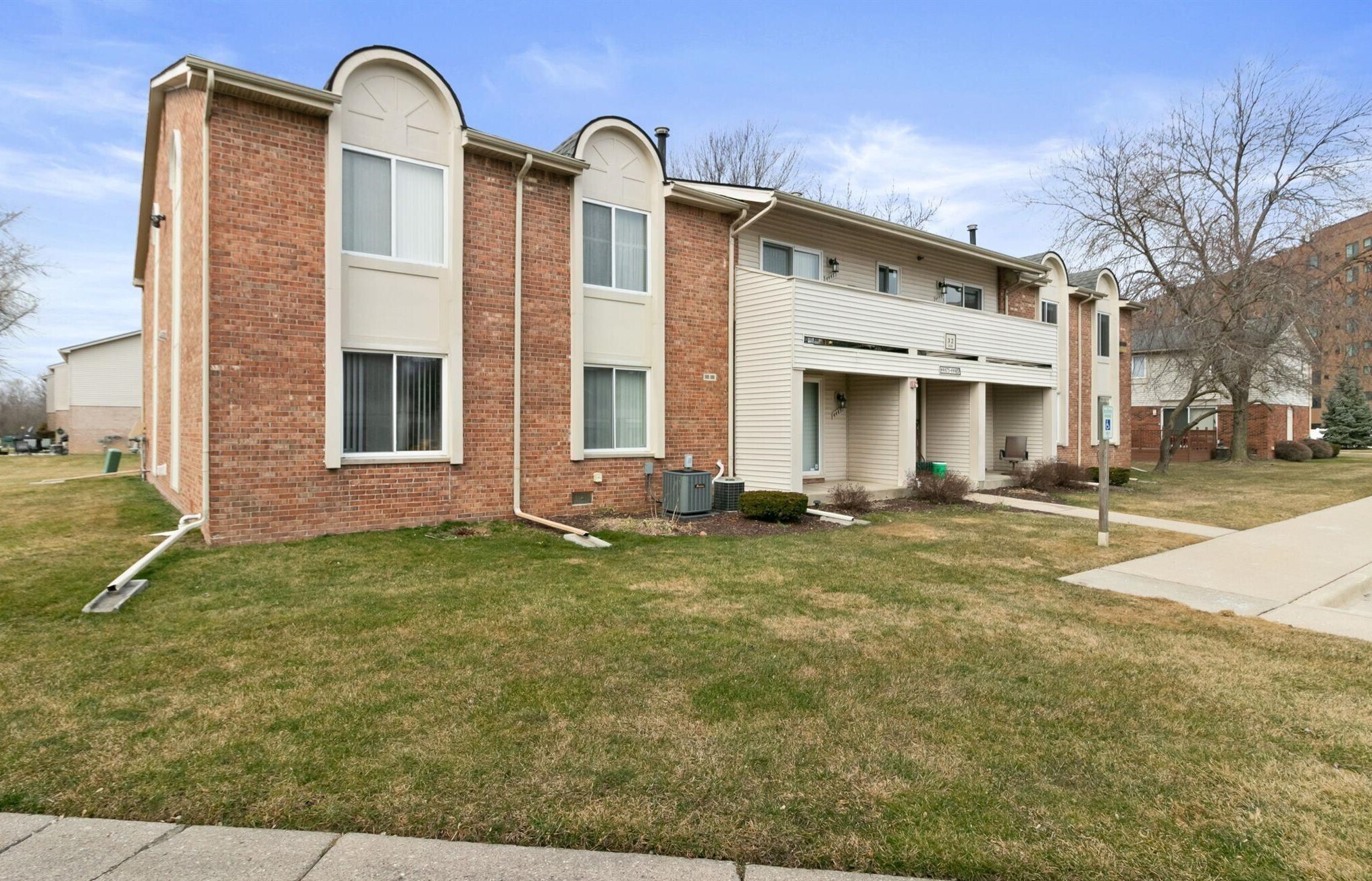 Building Photo - 44489 Savery Dr