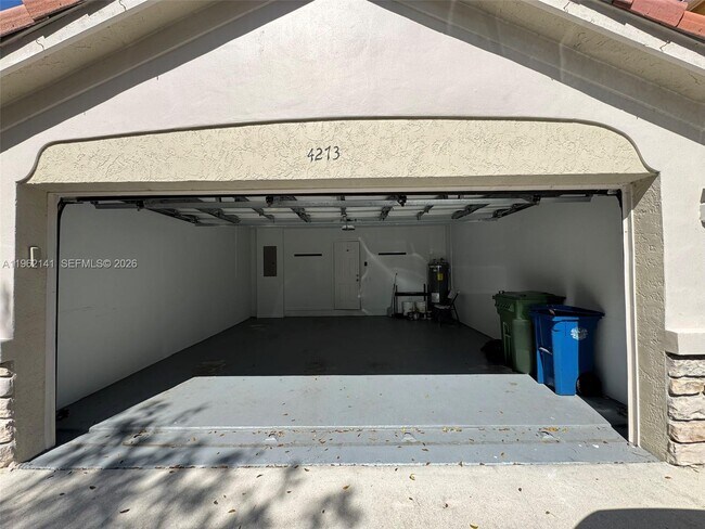 Building Photo - 4273 Fox Ridge Dr