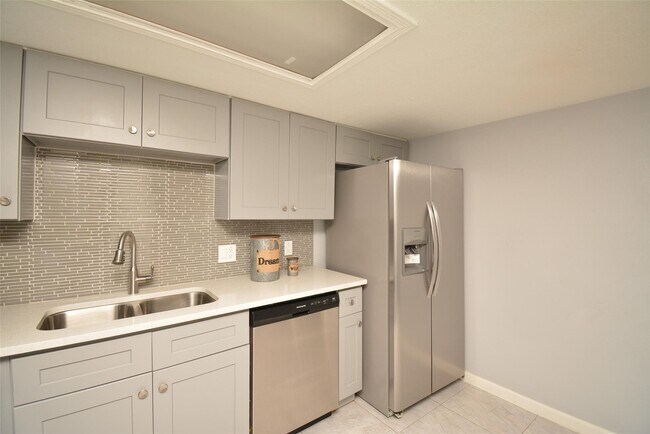 Building Photo - 12633 Memorial Dr