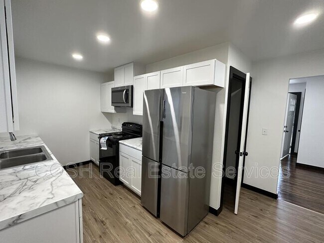 Building Photo - 6254 N Independence St