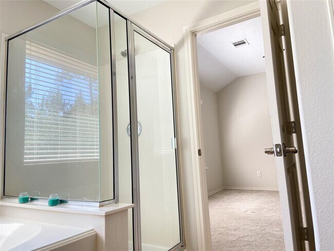 Building Photo - 27 Whitekirk Pl