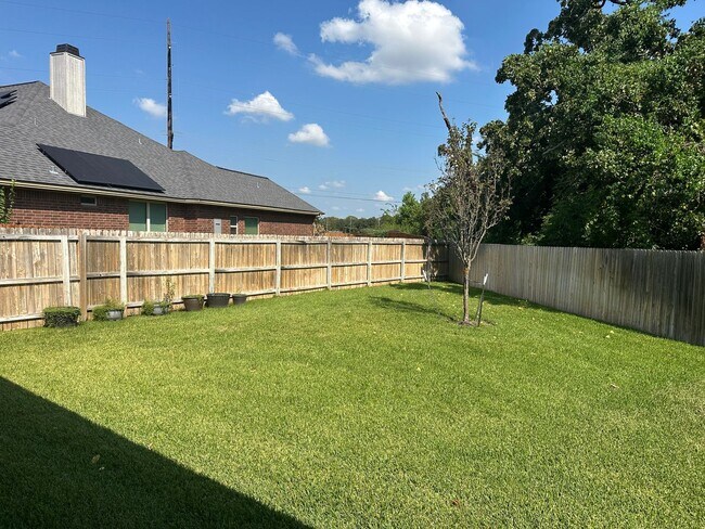 Building Photo - College Station - 4 bedrooms, 2.5 Bathroom...