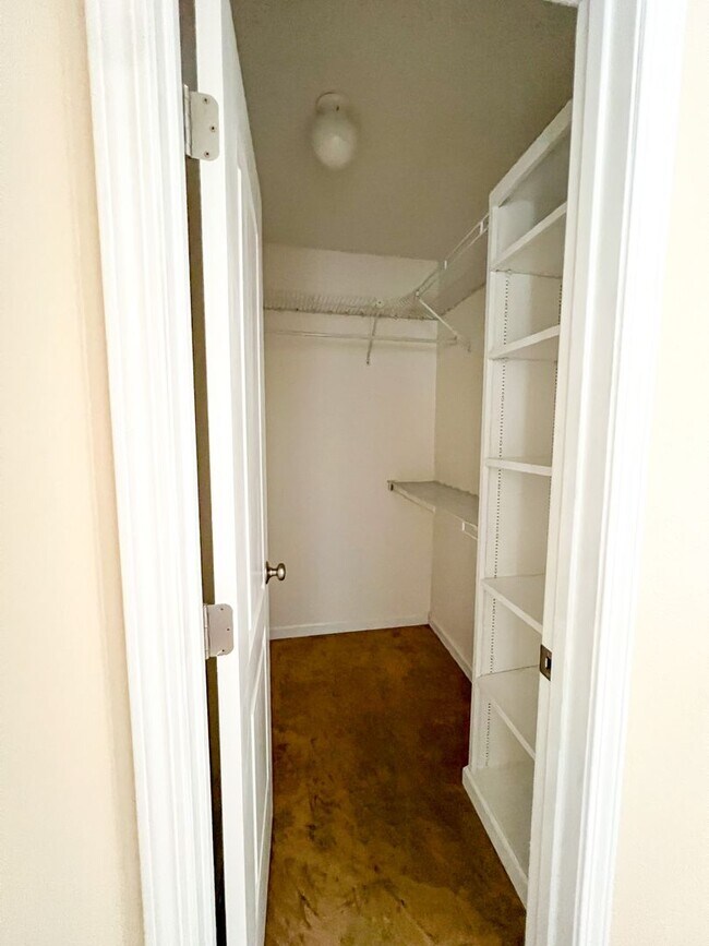 Building Photo - A Beautiful 2 Bedroom Home with Office and 2 Bonus Room