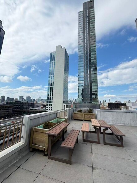 Building Photo - 42-22 Crescent St