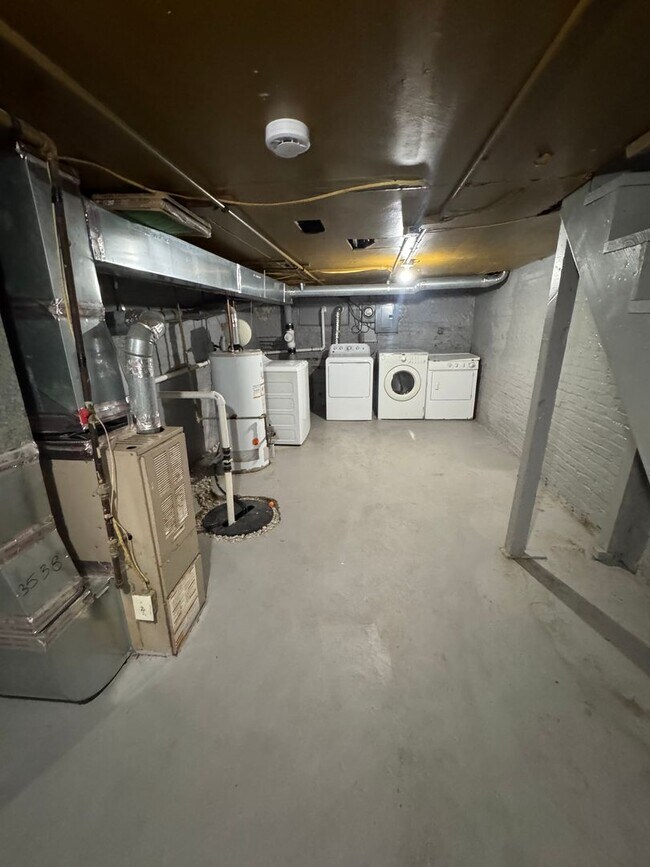 Building Photo - **AVAILABLE NOW** Desirable East Baltimore, Price reduced - Town Home For Rent!