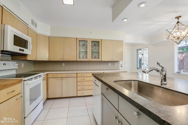 Building Photo - 15838 Windmill Pointe Dr