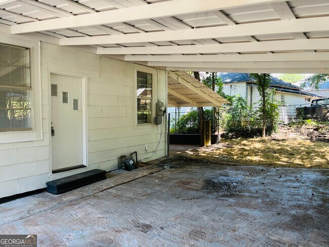Building Photo - 1405 Austin St