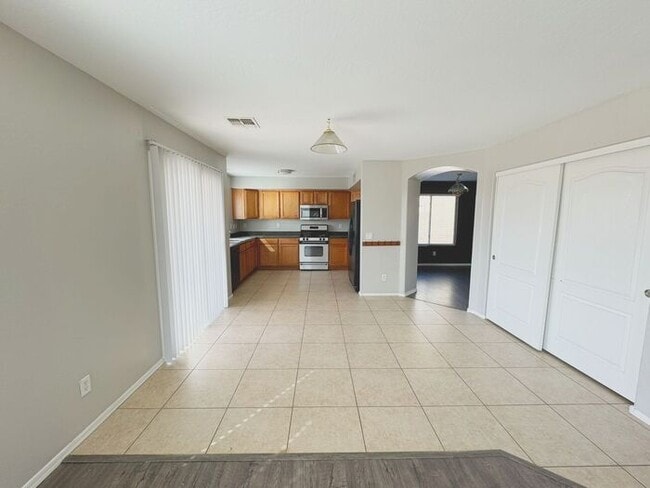 Building Photo - 4BR / 2.5BA Home with Expansive Lot – 2-Car Garage, Community Pools & Golf