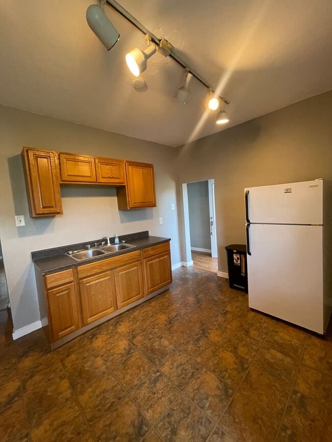 Building Photo - Single Family House in Mt Washington Avail...