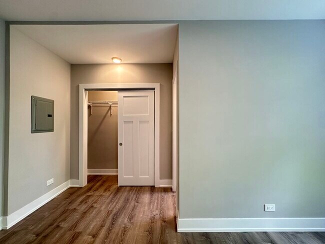 Building Photo - 4551 N Damen Ave