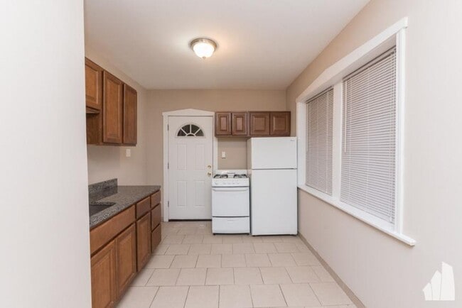 Building Photo - 2 bedroom in Chicago IL 60626