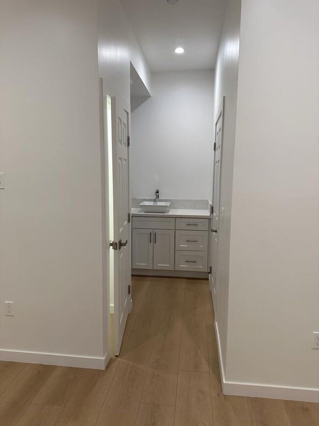 Building Photo - 3 Bedroom 2 Bathroom Single Home with Gara...