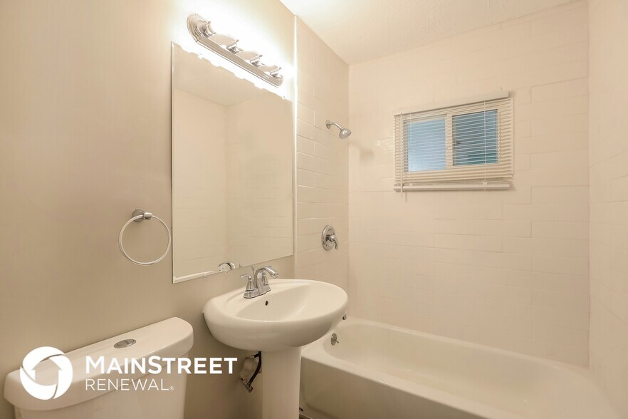 Building Photo - 10903 Bennington Ave