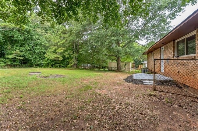 Building Photo - 8399 Attleboro Dr
