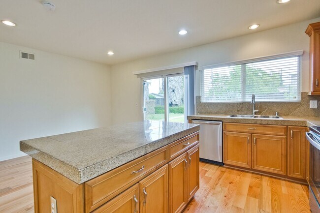 Building Photo - Nicely Refreshed Single Story 4 BR/2BA Great Location in Blossom Valley