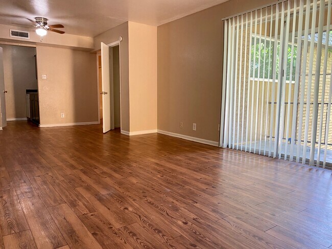 Building Photo - 511 W Dickey Rd