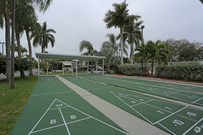 Building Photo - Sun Retreats Fort Myers Beach