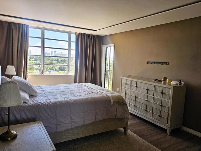 Building Photo - 1780 NE 191st St