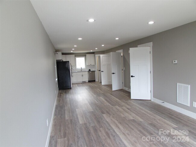 Building Photo - 128 Salem Church Rd