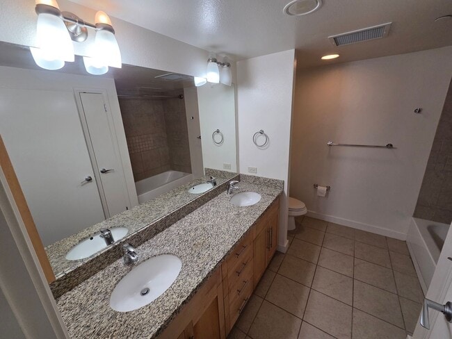 Building Photo - Immaculate Contemporary Living in Kaka‘ako- 2 bedroom, 2 bathroom, 2 covered parking stall, and I...