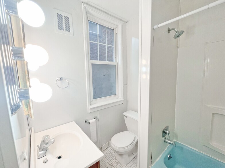 Building Photo - 3555 Beechwood Blvd