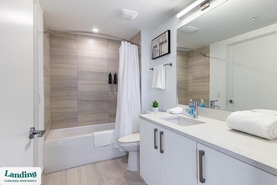 Building Photo - 200 NE 1st Ave