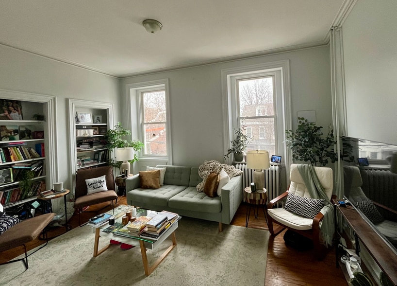 Livingroom - 3702 Spring Garden St