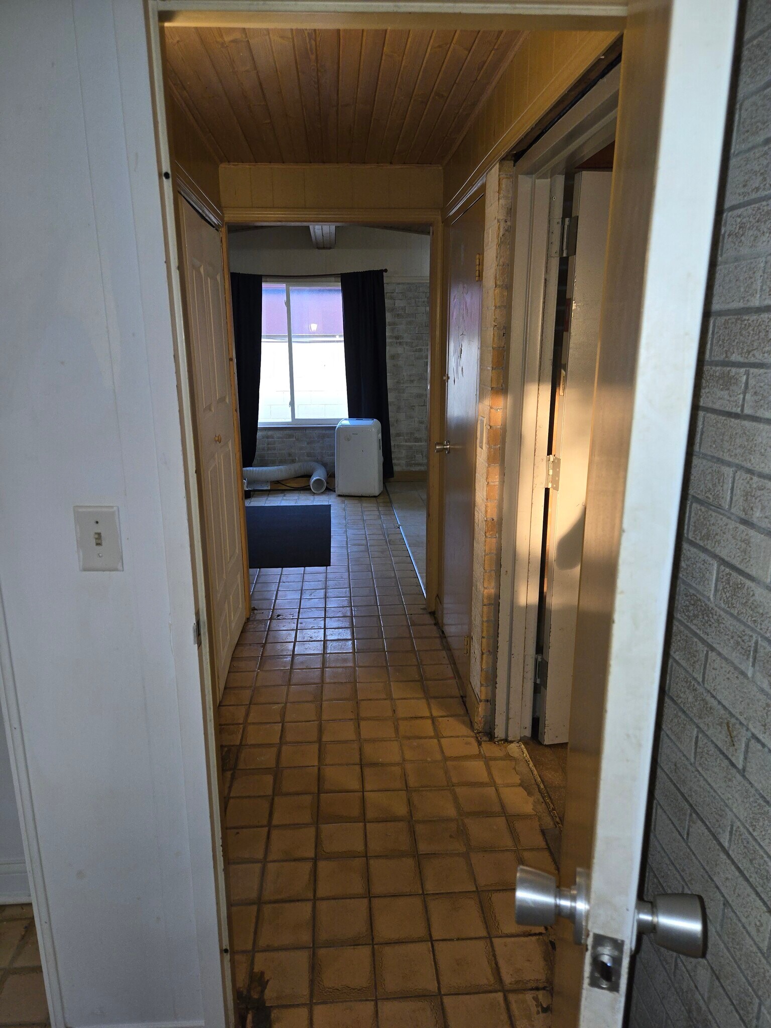 Building Photo - 124 Lakeview Ave