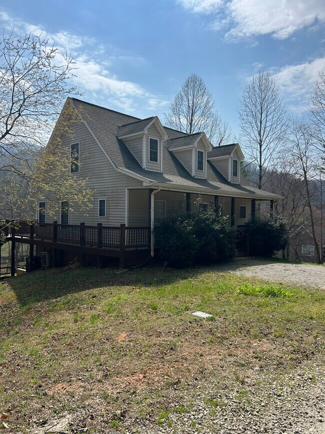 Building Photo - 2615 Rolling River Dr