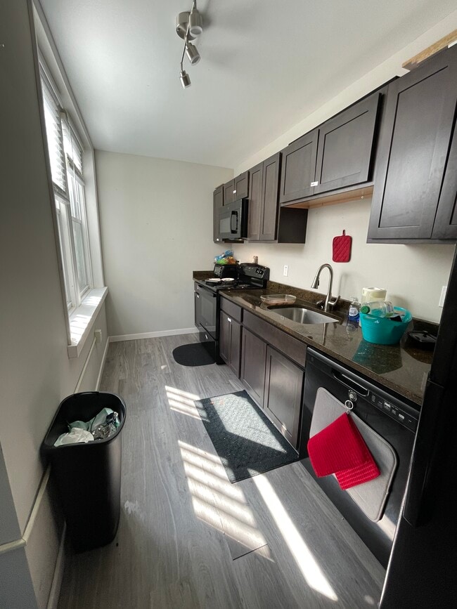 Building Photo - 1017 W Hamilton St