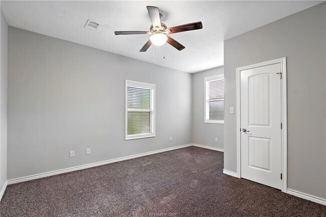 Building Photo - 4336 Nagle St