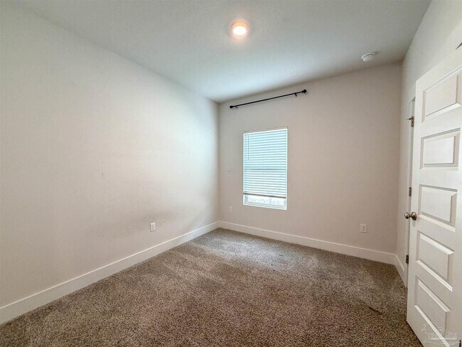 Building Photo - 9899 Starling Dr