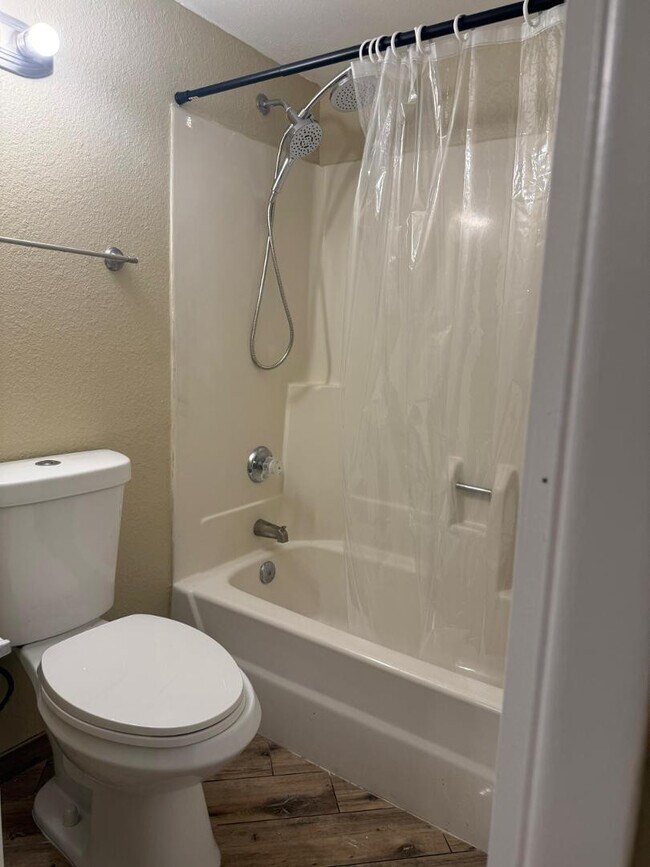 Building Photo - 461 W Holmes Ave