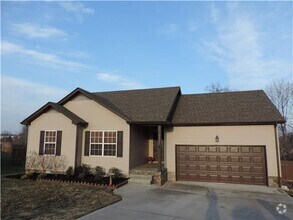 Building Photo - Sweet 3 bed 2 bath. Cat friendly.