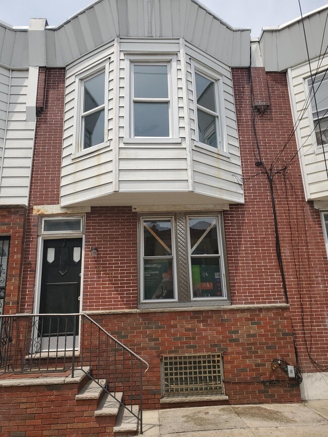 Building Photo - 3050 Memphis St