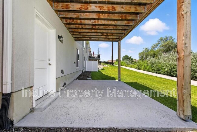 Building Photo - 1248 W Brinkerhoff Dr