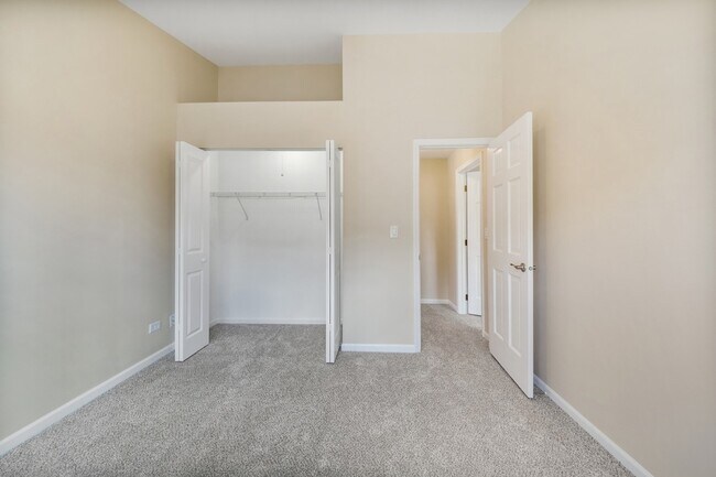 Building Photo - 507 W Parkside Dr