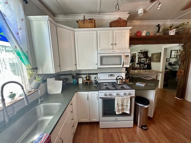 Building Photo - Completely Remodeled, Charming Victorian i...