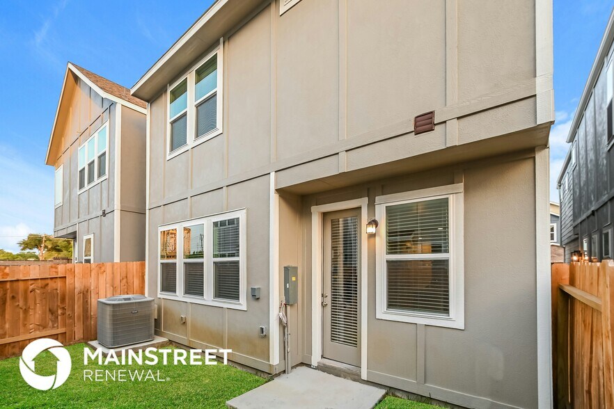 Building Photo - 9811 Falling Fern Ln