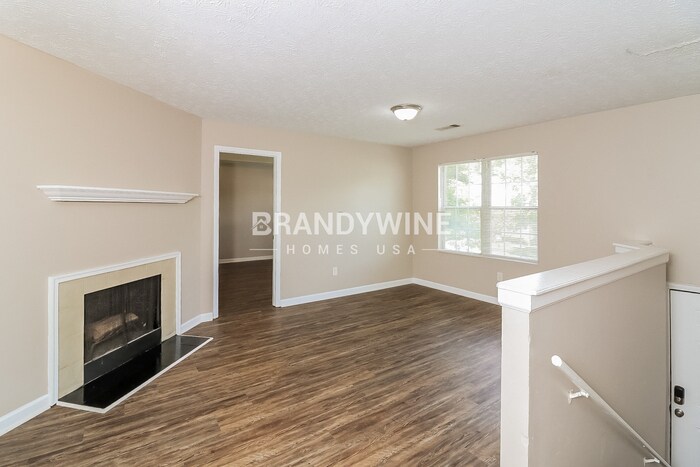 Building Photo - 631 Waynes Ct SE